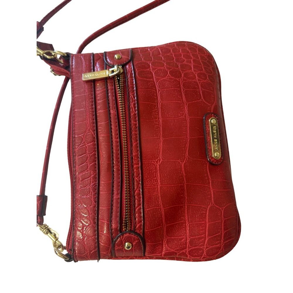 💖Anne Klein red crossbody purse with 2 compartments. - Picture 8 of 9